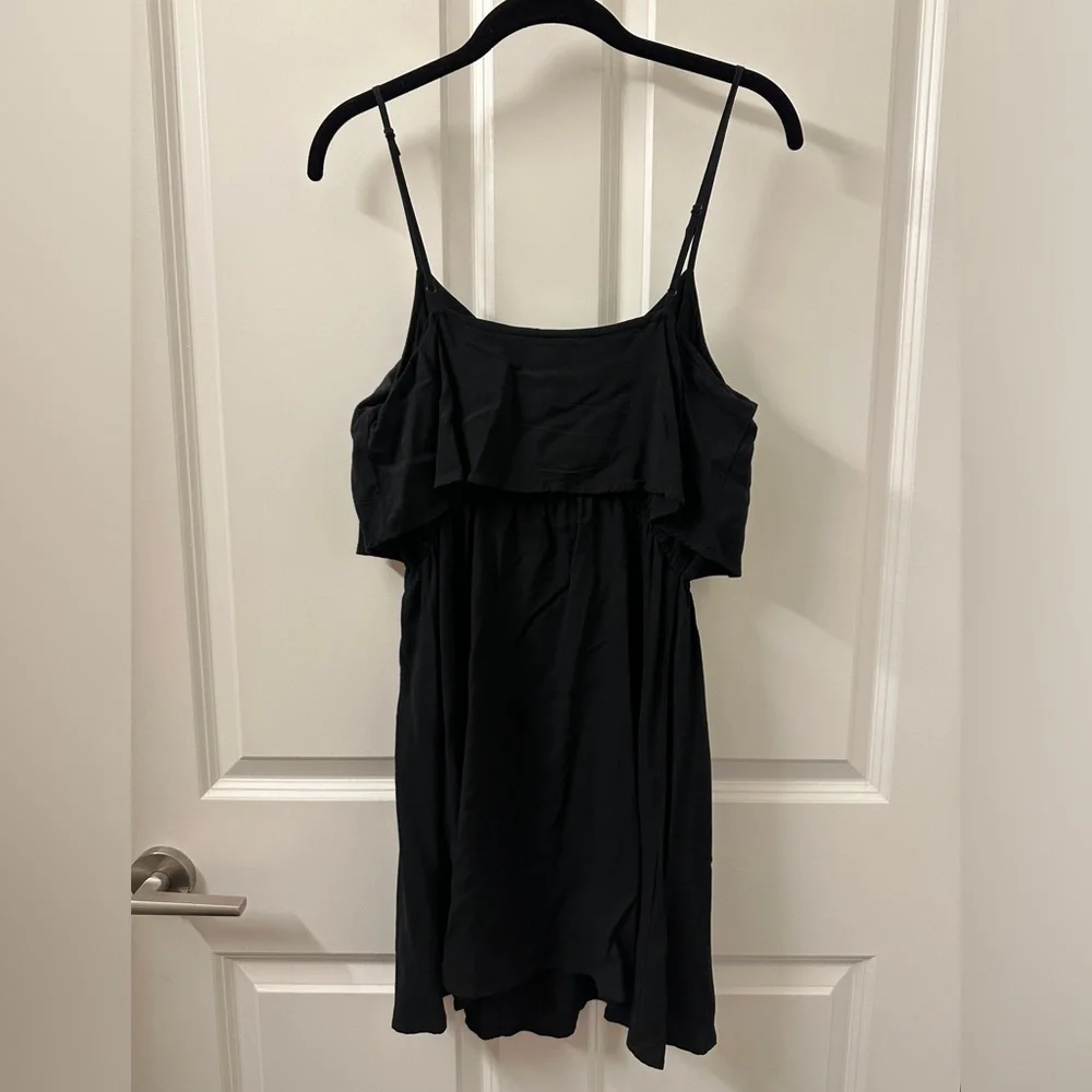 [H&M] 👗 Ruffle Mini Dress - Picture 3 of 5